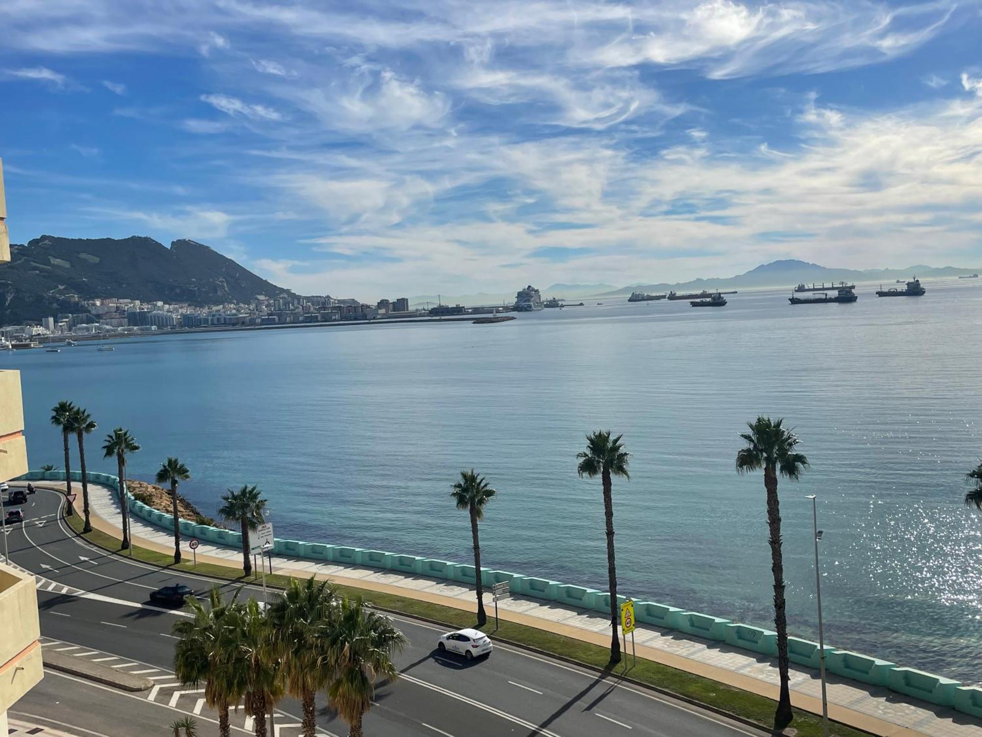 شقة Vistas Roca Mar La Línea de la Concepción المظهر الخارجي الصورة